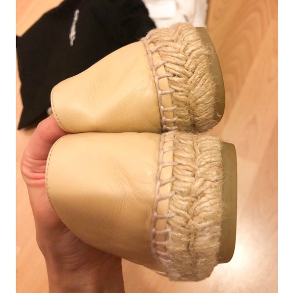 ❌SOLD❌ CHANEL CC BEIGE/BLACK LEATHER ESPADRILLES - Picture 3 of 3